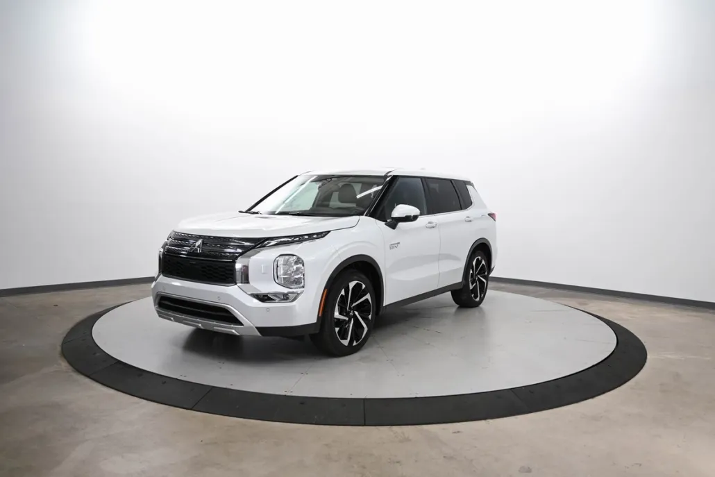 2023 Mitsubishi Outlander PHEV SE photo 1