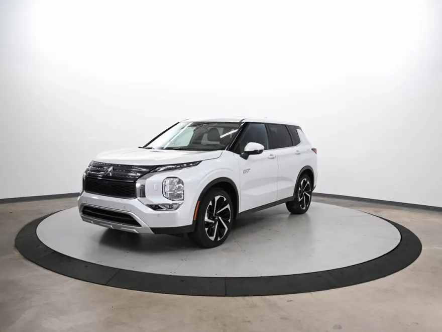 2023 Mitsubishi Outlander PHEV SE photo 1