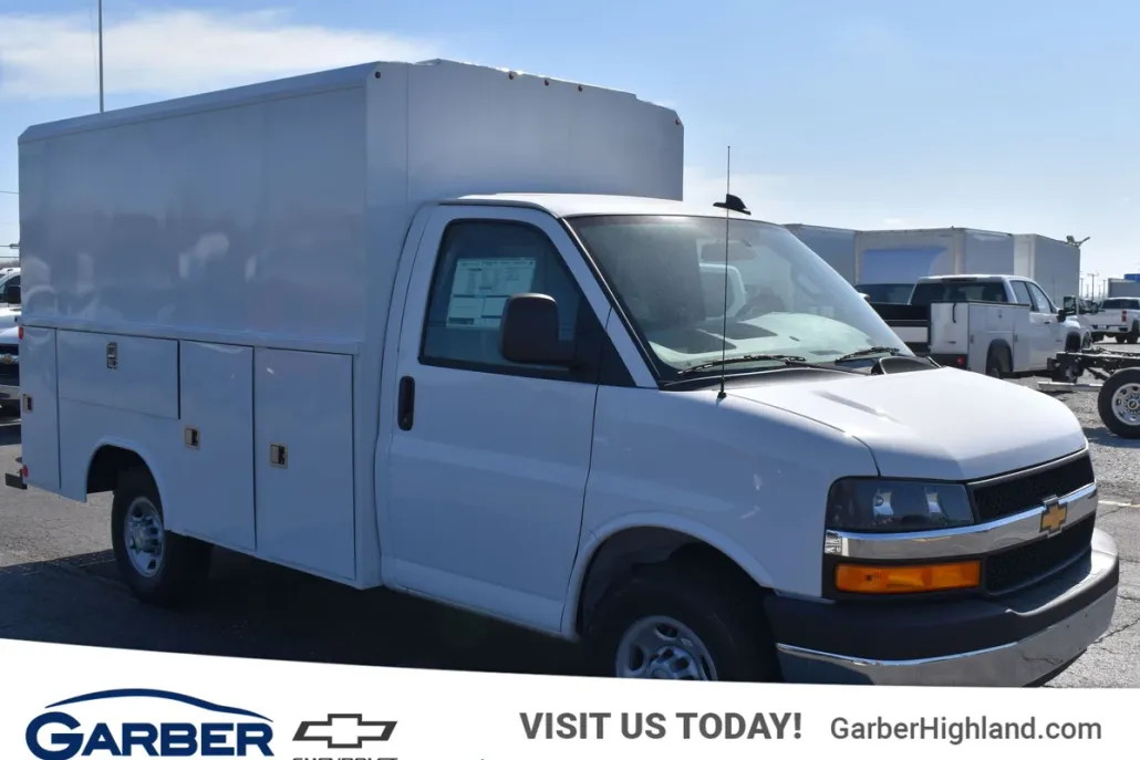 2024 Chevrolet Express Cutaway 3500 photo 1