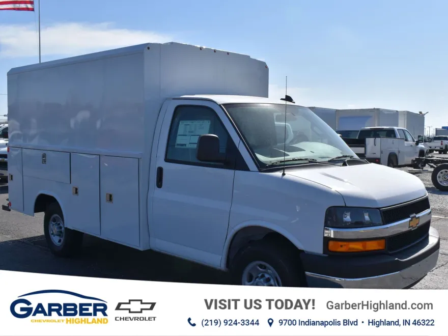 2024 Chevrolet Express Cutaway 3500 photo 1
