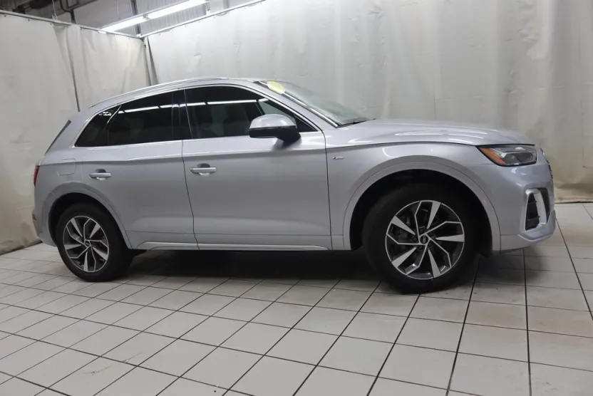 2022 Audi Q5 S line Premium photo 1