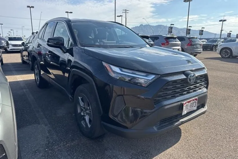 2024 Toyota RAV4 Hybrid XLE photo 1