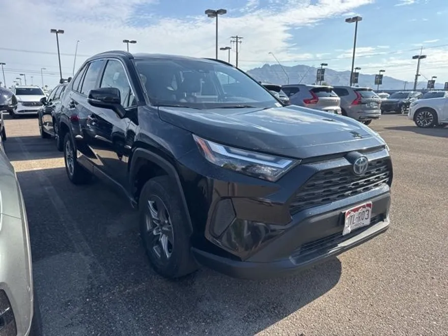 2024 Toyota RAV4 Hybrid XLE photo 1