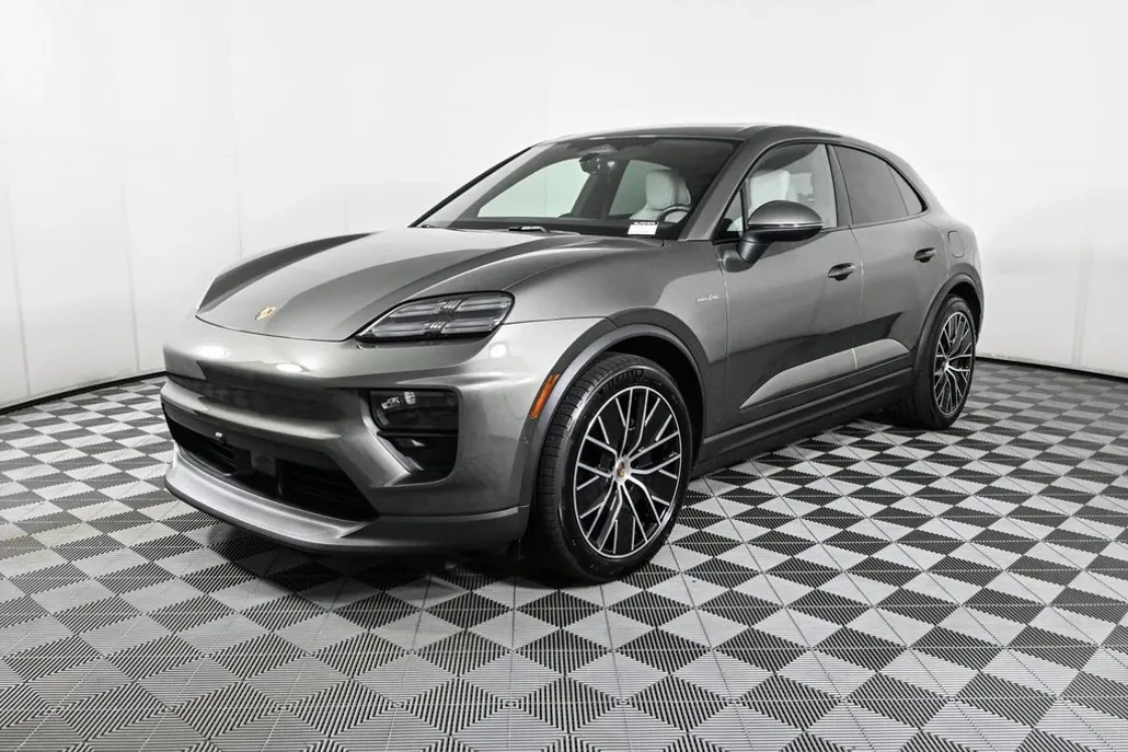 2025 Porsche Macan Electric 4 photo 1