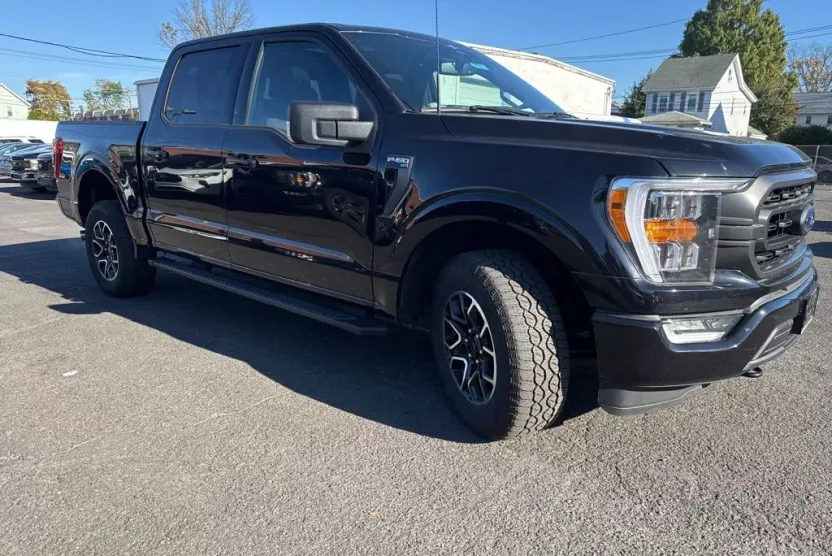 2023 Ford F-150 XLT photo 1