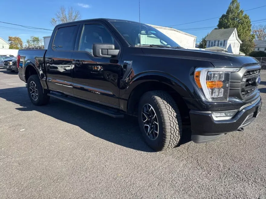 2023 Ford F-150 XLT photo 1