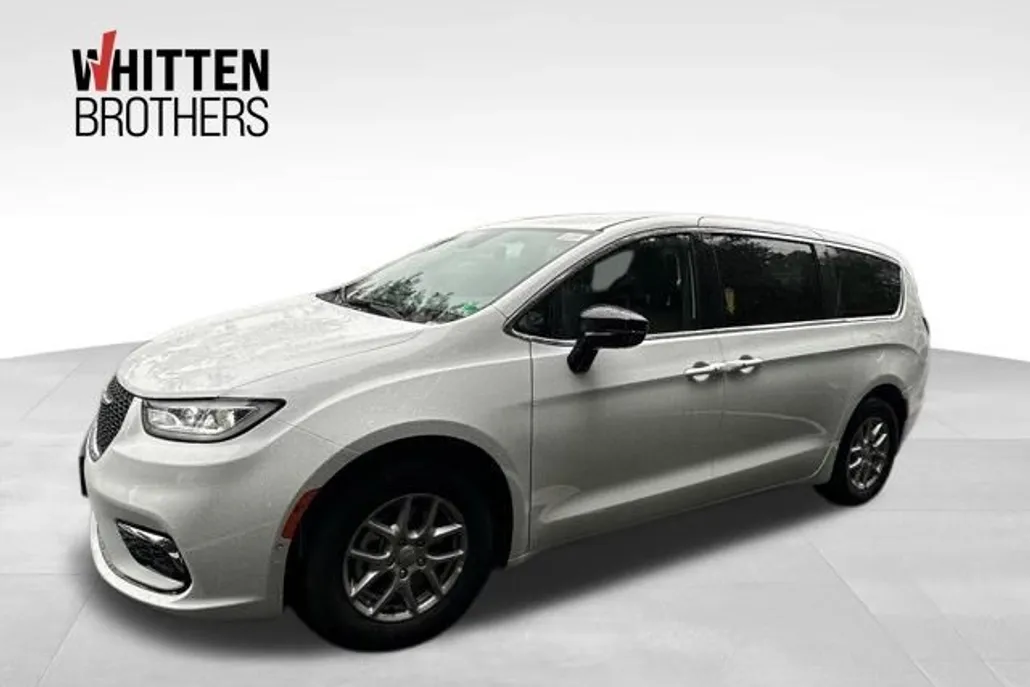 2026 Chrysler Pacifica photo 1