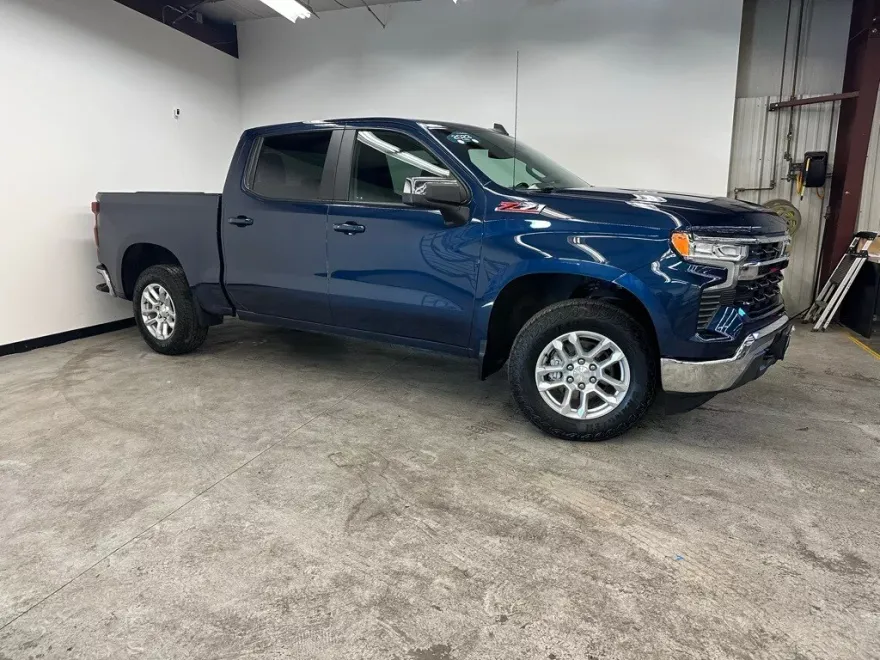 2023 Chevrolet Silverado 1500 LT photo 1