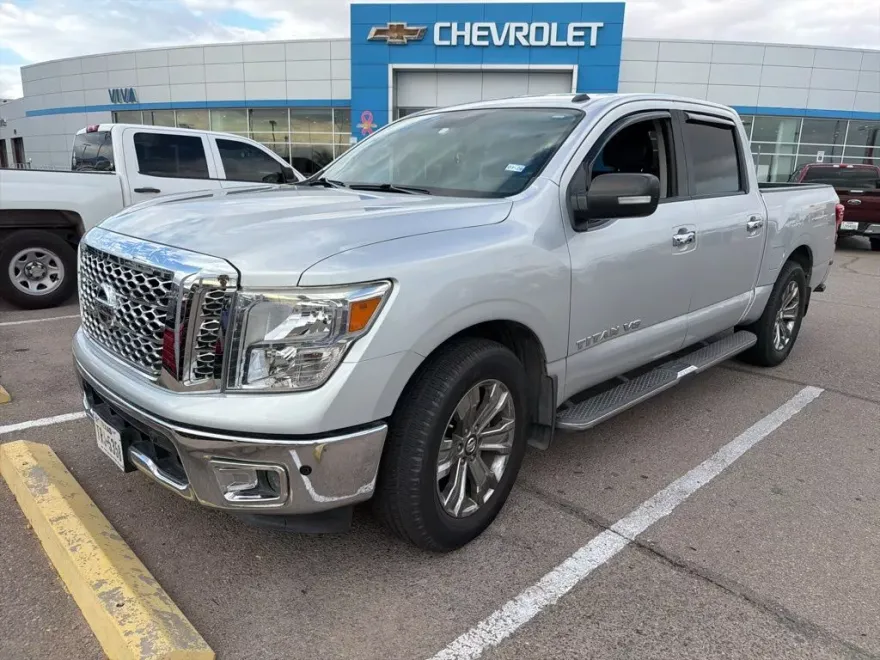 2019 Nissan Titan SV photo 1