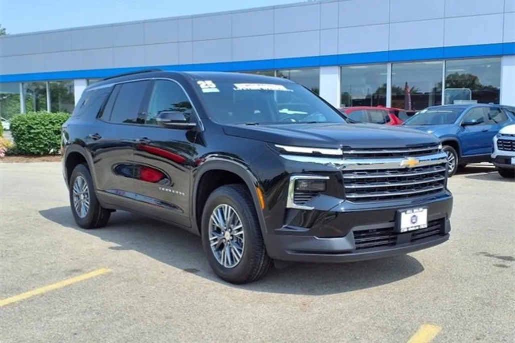 2025 Chevrolet Traverse photo 1