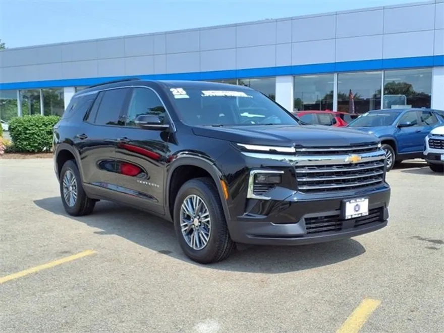 2025 Chevrolet Traverse photo 1
