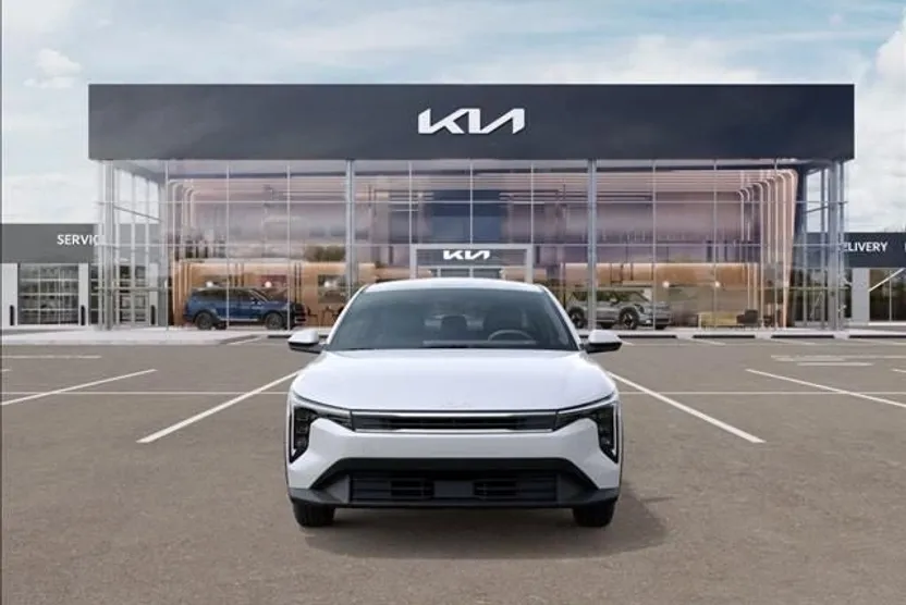 2025 Kia K4 LXS photo 1