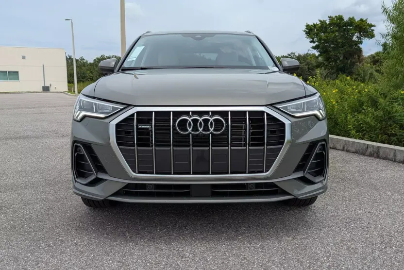 2025 Audi Q3 45 TFSI S line Premium Plus photo 1