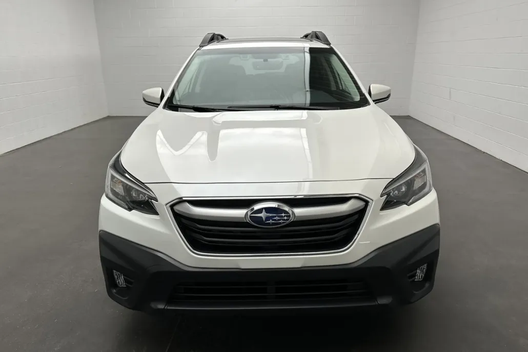 2022 Subaru Outback Premium photo 1
