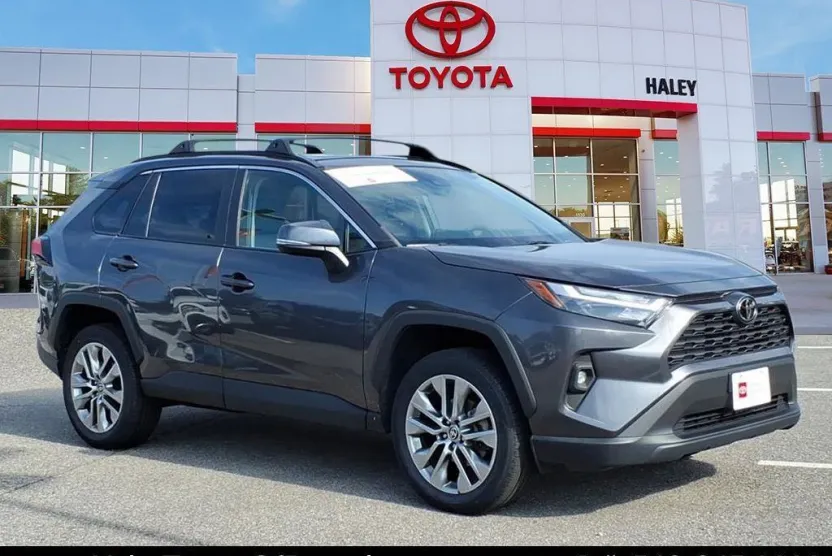 2023 Toyota RAV4 XLE Premium photo 1