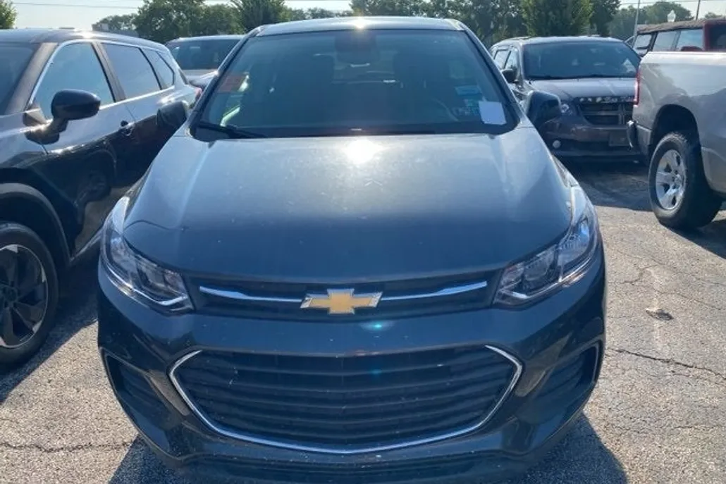 2020 Chevrolet Trax LS photo 1