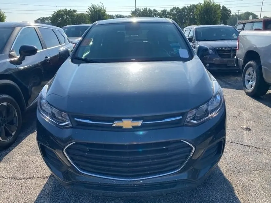 2020 Chevrolet Trax LS photo 1