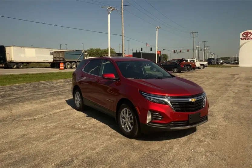 2022 Chevrolet Equinox LT photo 1