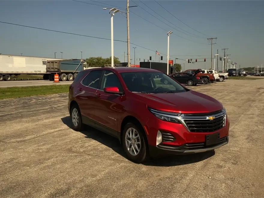 2022 Chevrolet Equinox LT photo 1