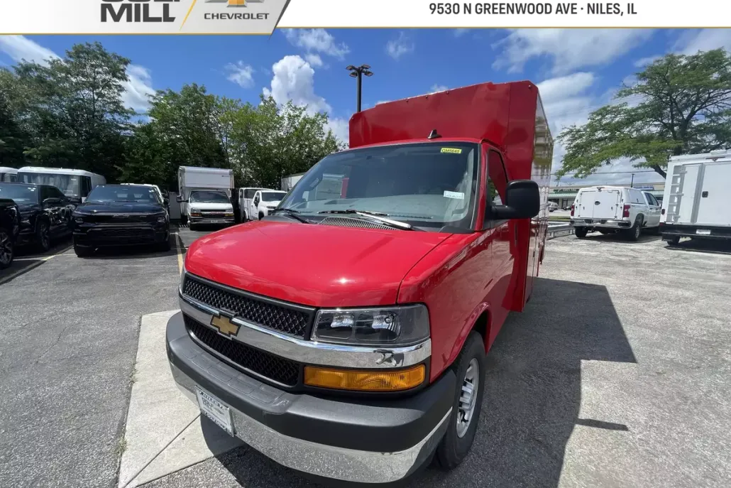 2025 Chevrolet Express 3500 Cutaway Van photo 1