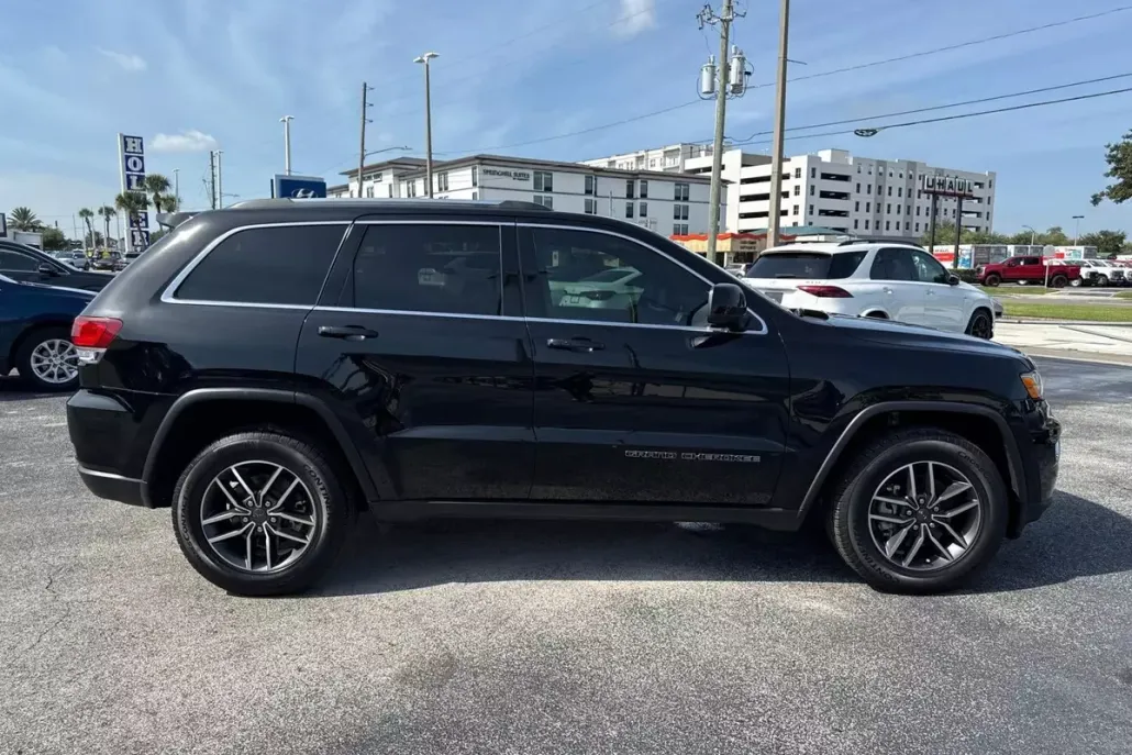 2020 Jeep Grand Cherokee Laredo E photo 1