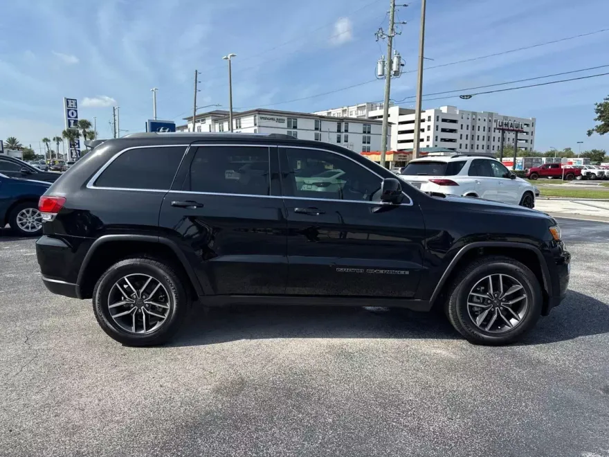 2020 Jeep Grand Cherokee Laredo E photo 1