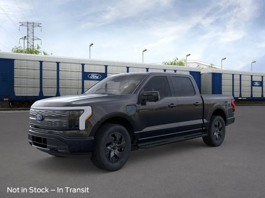 2025 Ford F-150 Lightning Lariat photo 1