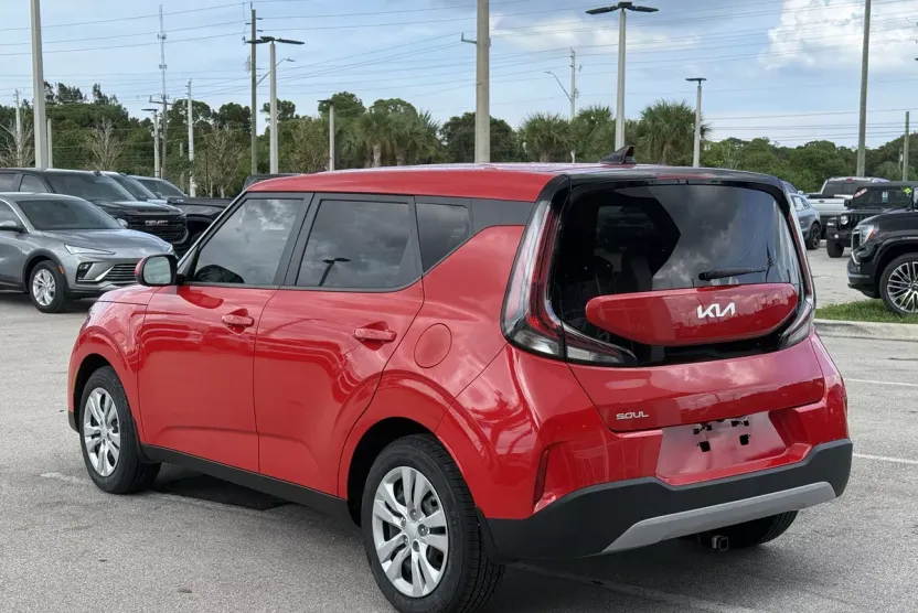 2023 Kia Soul LX photo 1