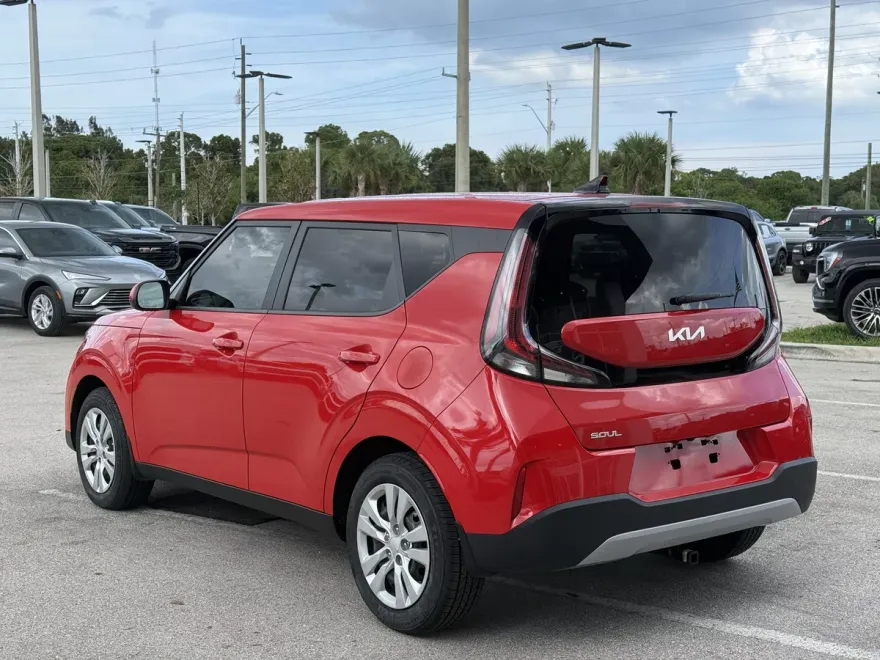 2023 Kia Soul LX photo 1