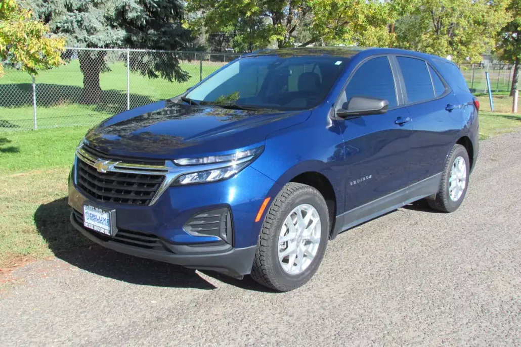 2022 Chevrolet Equinox LS photo 1