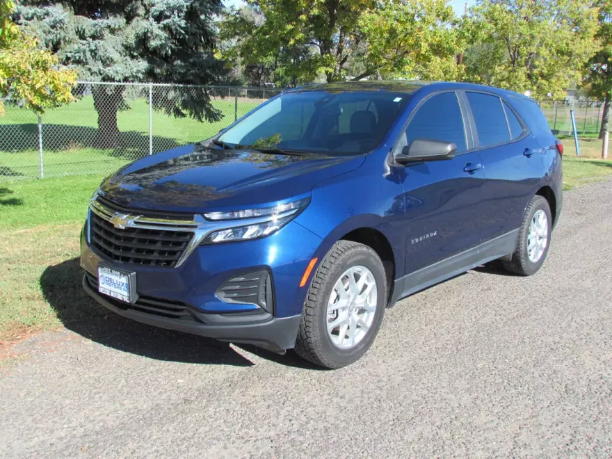 2022 Chevrolet Equinox LS photo 1