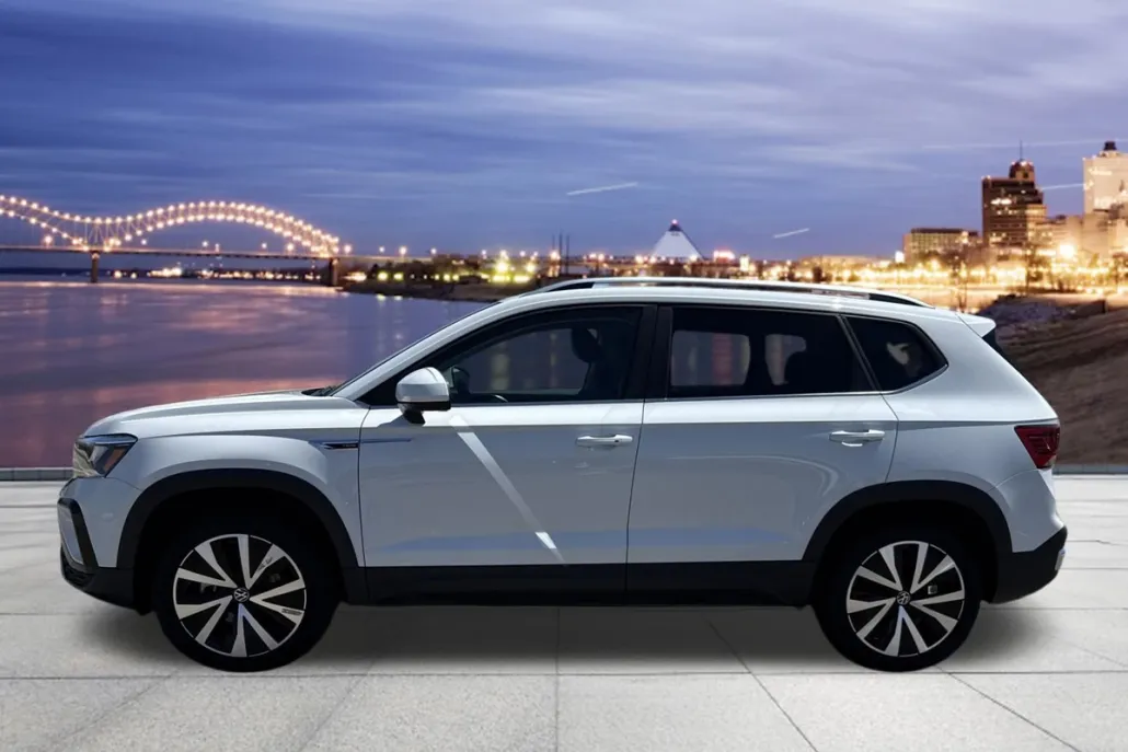 2024 Volkswagen Taos SE photo 1