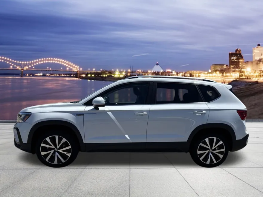 2024 Volkswagen Taos SE photo 1