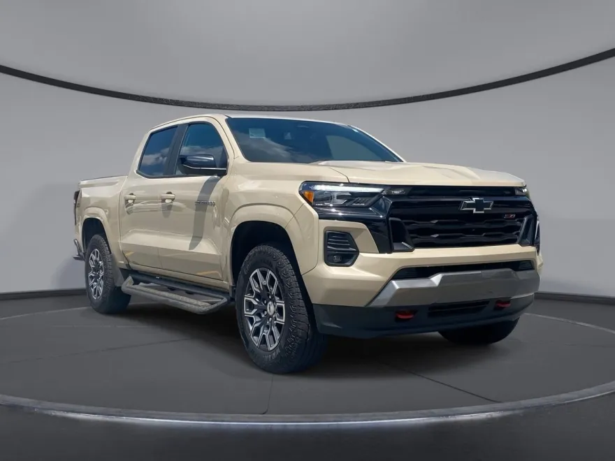 2024 Chevrolet Colorado Z71 photo 1