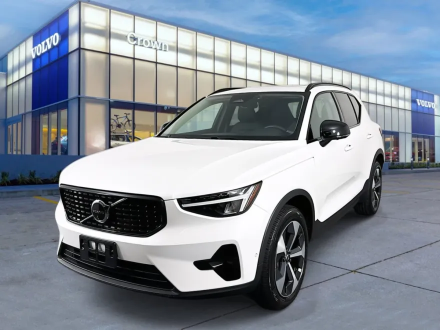 2024 Volvo XC40 Plus photo 1