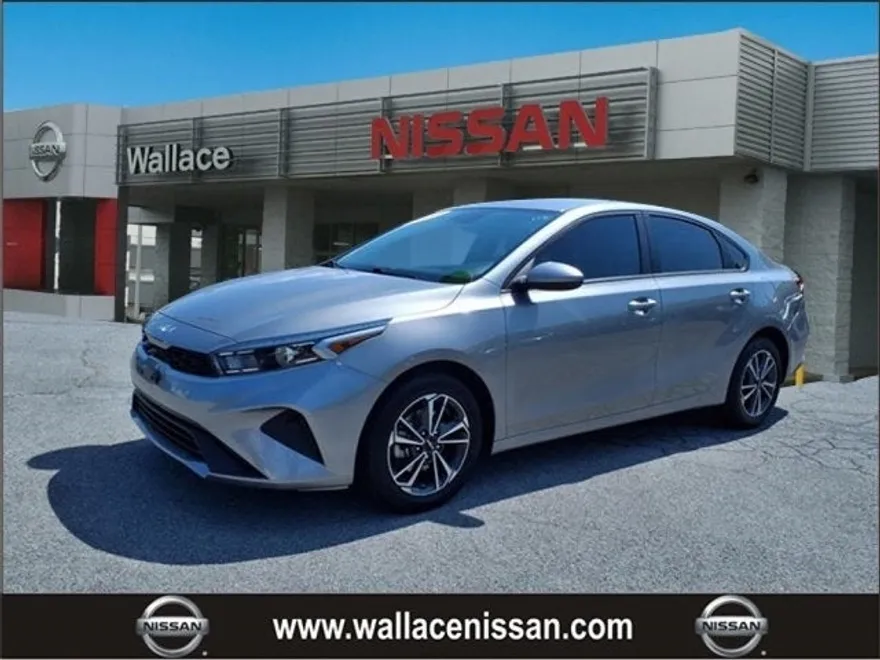 2023 Kia Forte LXS photo 1