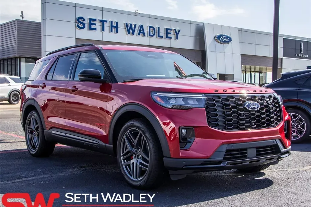 2025 Ford Explorer ST-Line photo 1