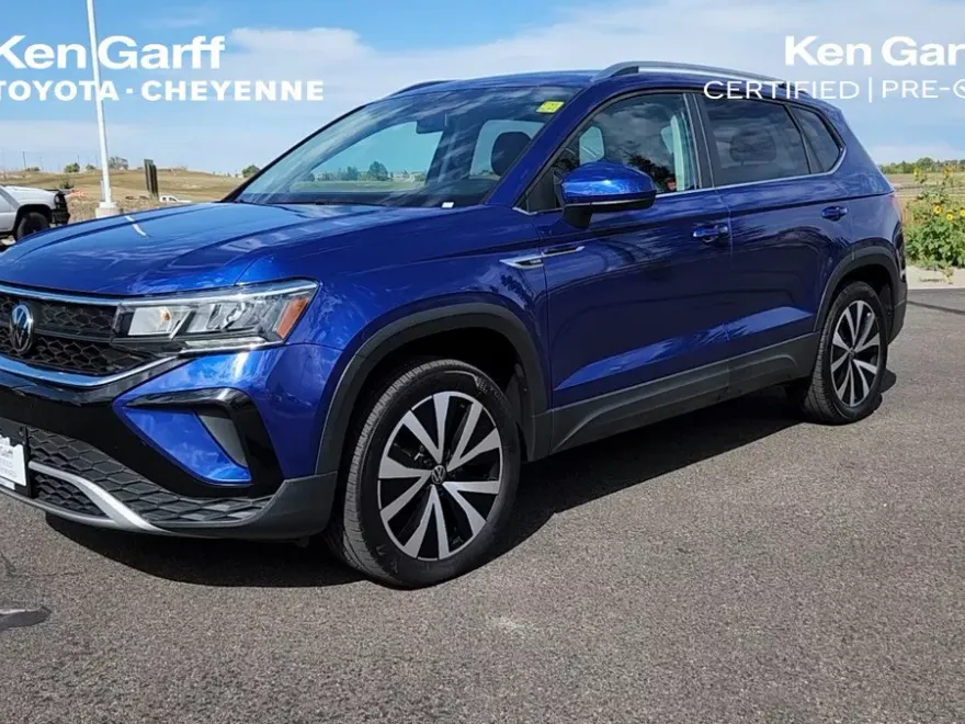 2022 Volkswagen Taos SE photo 1
