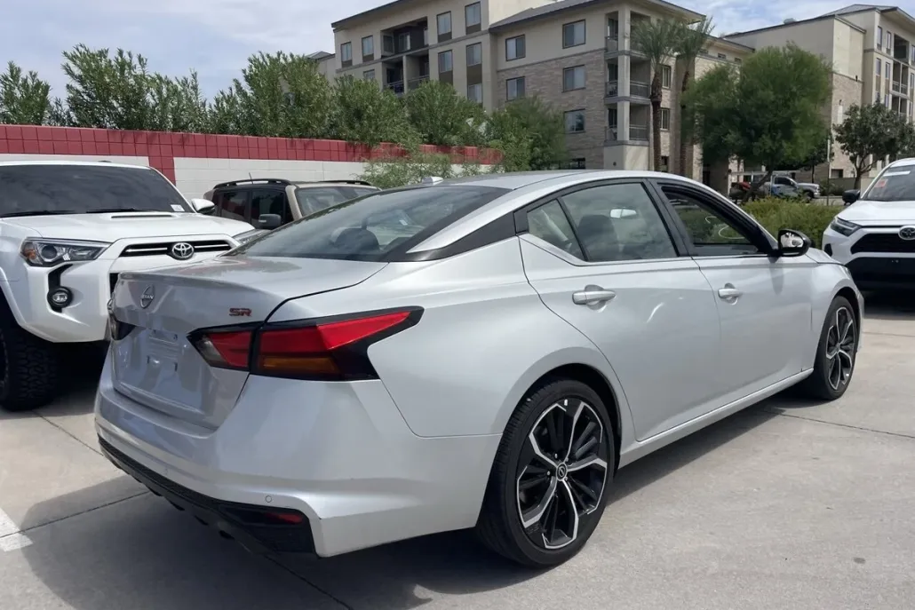 2024 Nissan Altima 2.5 SR photo 1