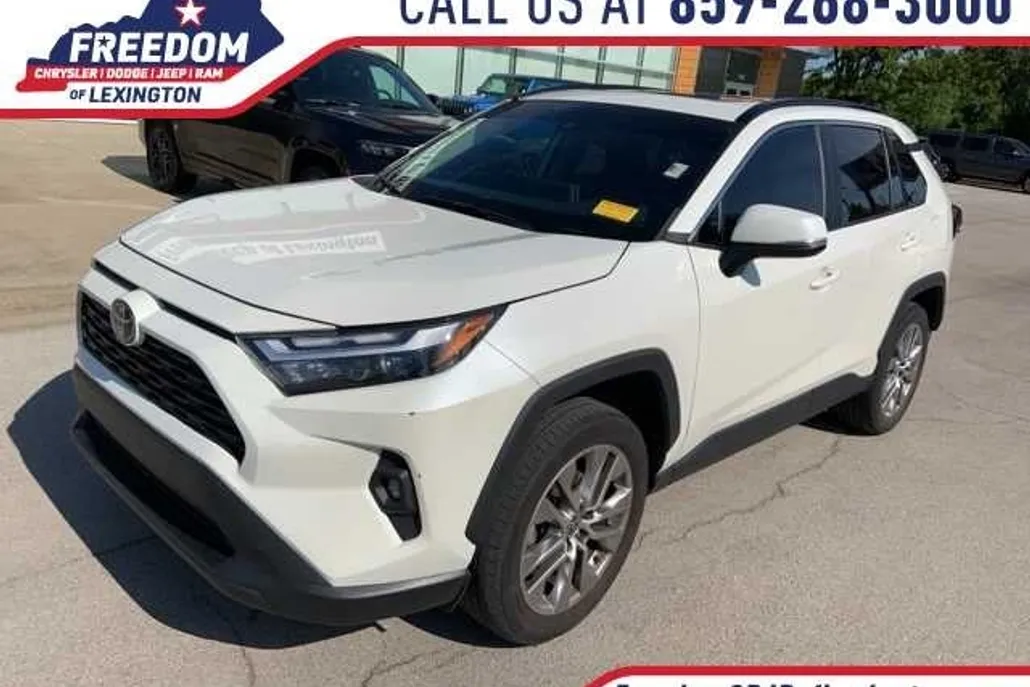 2022 Toyota RAV4 XLE Premium photo 1
