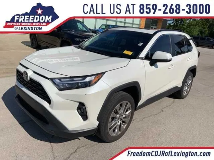 2022 Toyota RAV4 XLE Premium photo 1