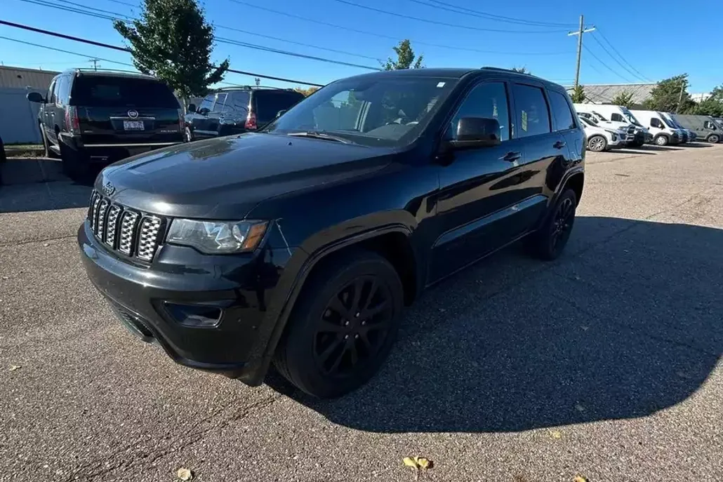 2019 Jeep Grand Cherokee Altitude photo 1