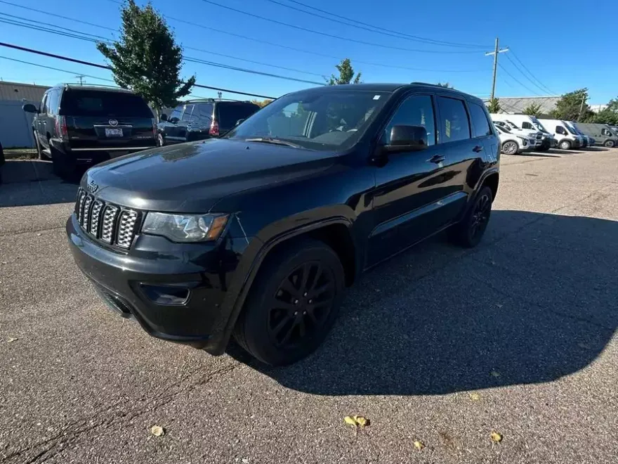 2019 Jeep Grand Cherokee Altitude photo 1