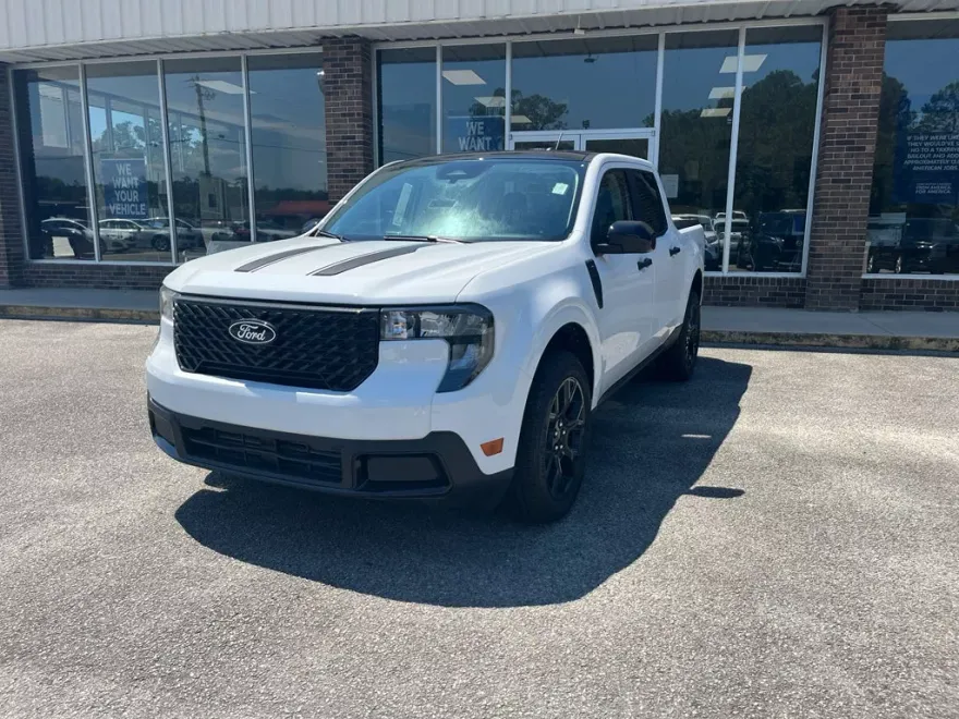 2025 Ford Maverick XLT photo 1