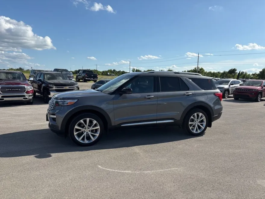 2022 Ford Explorer Platinum photo 1