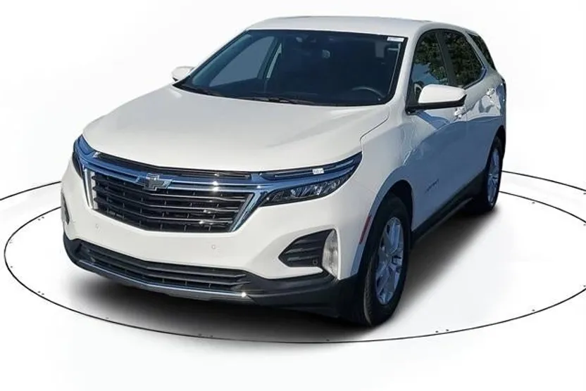 2024 Chevrolet Equinox LT photo 1