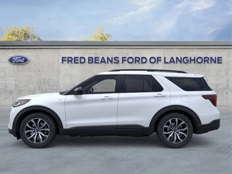 2025 Ford Explorer ST-Line photo 1