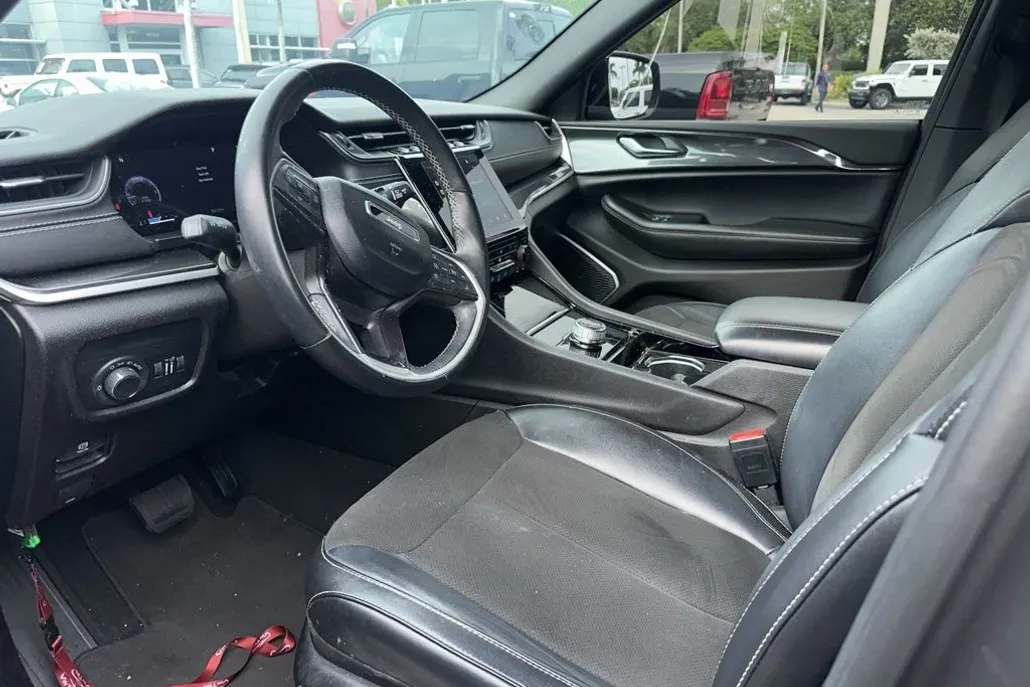 2022 Jeep Grand Cherokee Altitude photo 1