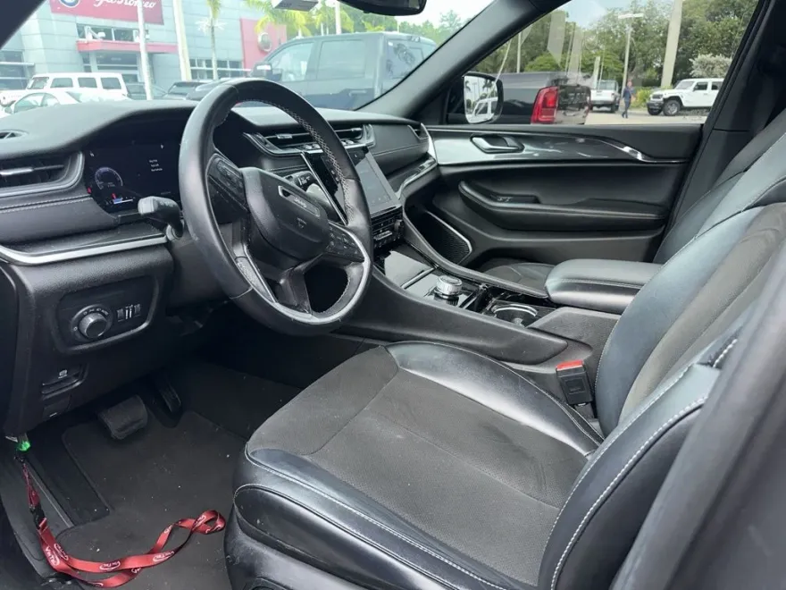 2022 Jeep Grand Cherokee Altitude photo 1