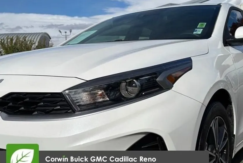 2024 Kia Forte LXS photo 1